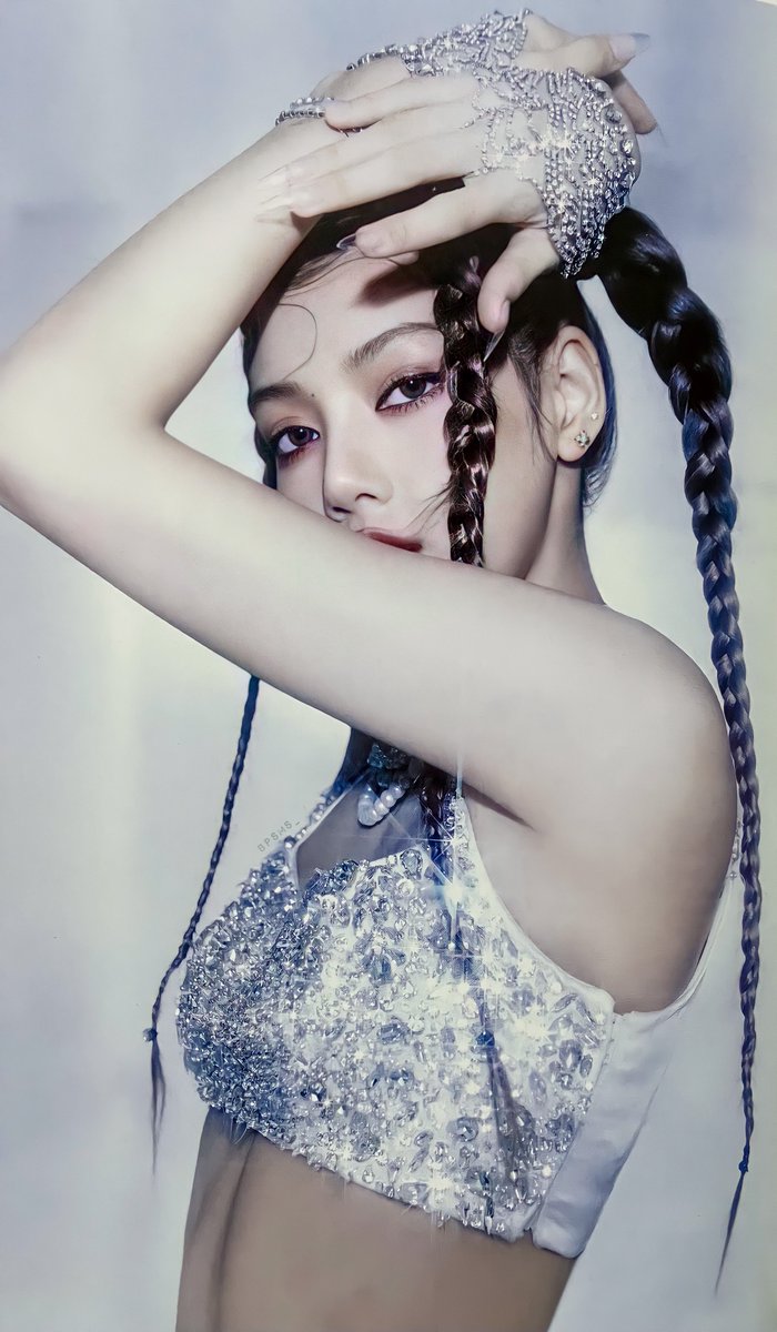 bpsms_'s tweet photo. [SCAN] - #LALISA https://t.co/66vNTyBvie