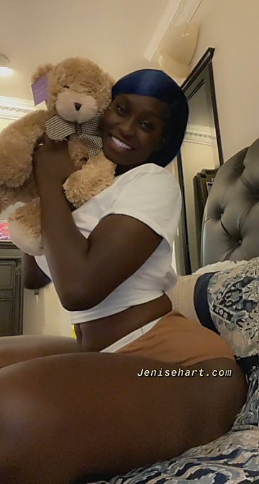 1 pic. Good night from me and daddy ted 🥰 https://t.co/dLigjIvjwt