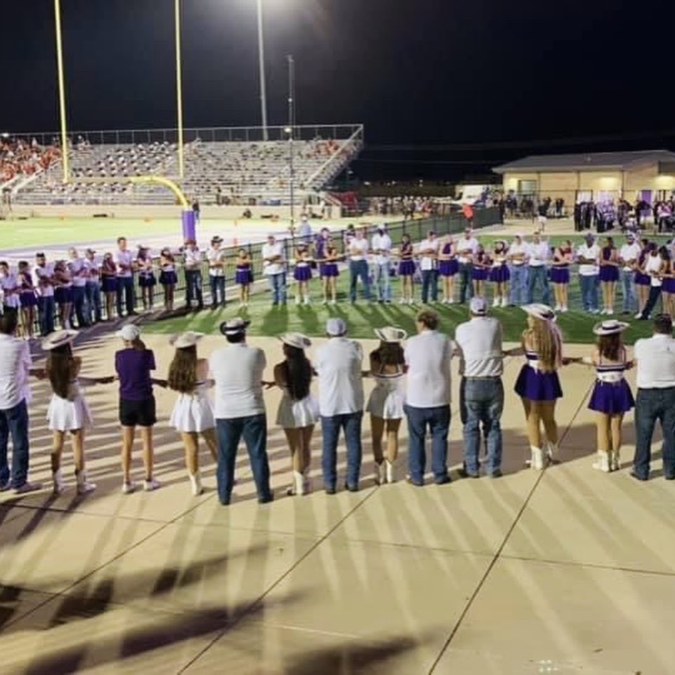 SerinaKennedy16's tweet photo. Daddy Daughter Dance And Junior Campers! Best Game Day Ever!!💜🏈💎 #SMHS #DiamondLine https://t.co/g1IgwfqBAc
