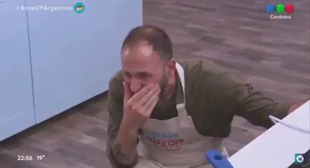 Agus_Gallardoo's tweet photo. Yo en enero: este va a ser mí año 💪🏽
Yo en septiembre con 20 crisis:
#BakeOffArgentina https://t.co/F43WijnIVK