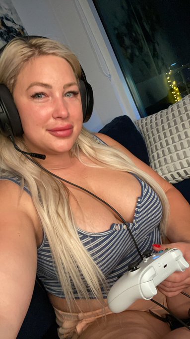 Come check out my stream 😍 Just a girl next door https://t.co/OzCINZBXJ3 https://t.co/HbR0KIFNqp<a href="/tag/newprofilepic"class="tags"><span>#newprofilepic</span></a>