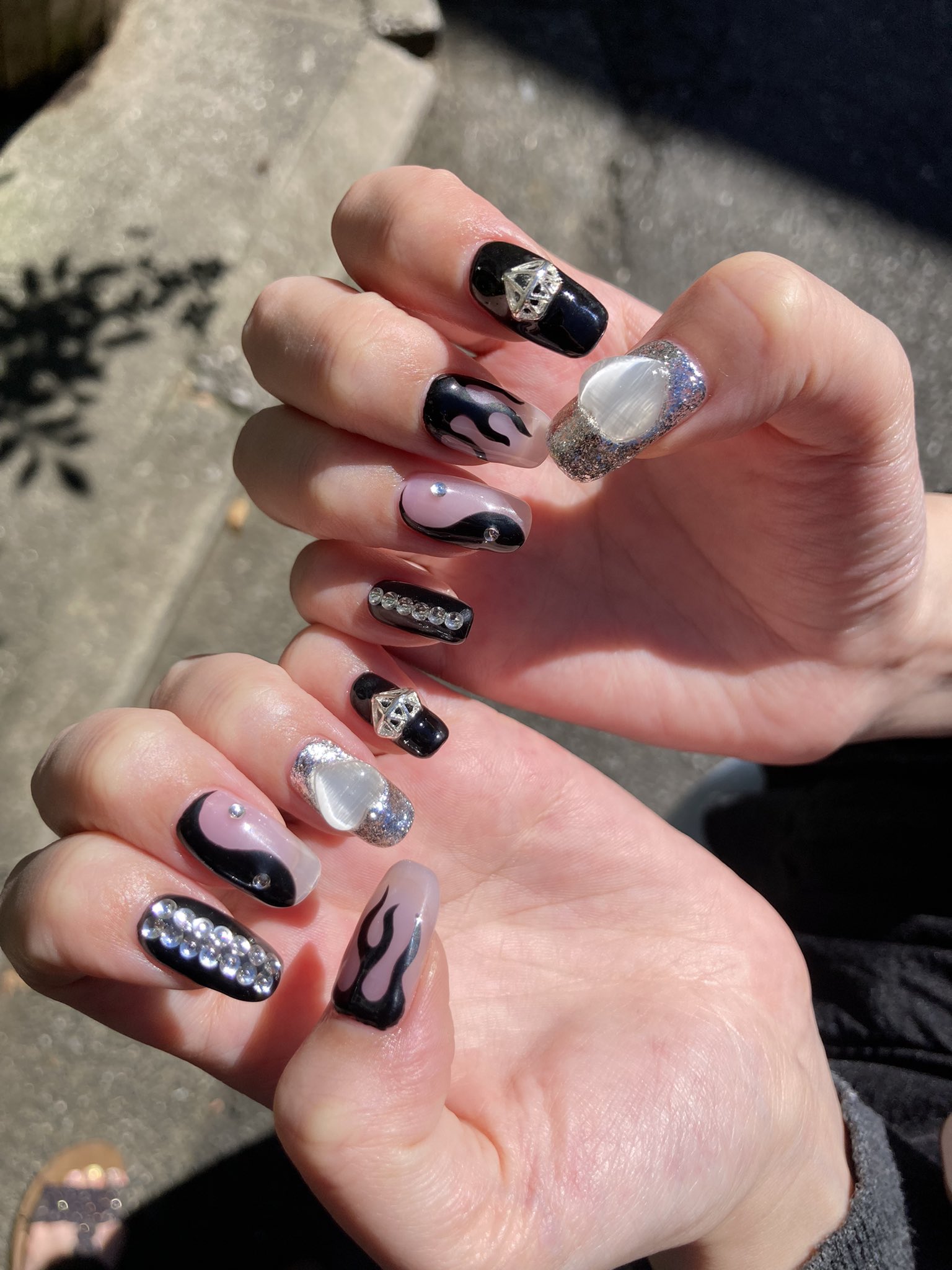Sirius Nailsalon ファイヤー ゴテゴテのブラックネイル 可愛い 炎ネイル ブラックネイル T Co Fyra067bqs Twitter