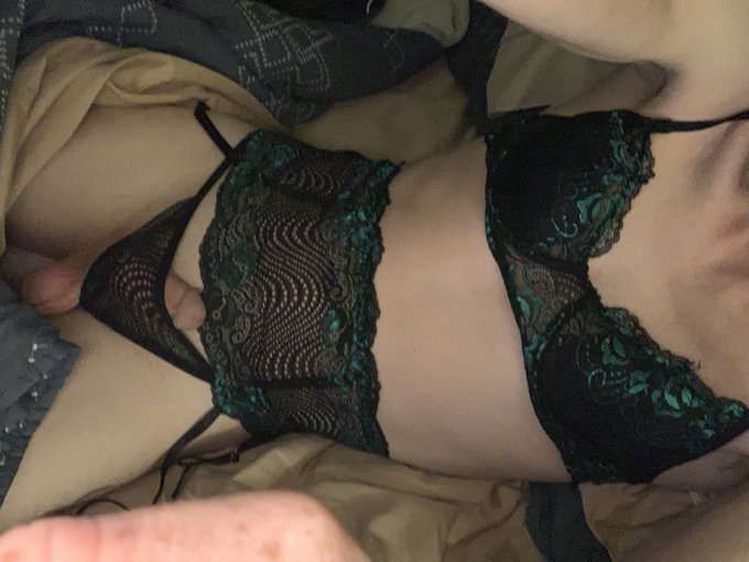 Had trouble hiding it 

#sissy #crossdresser #femboy #fem #femme #lingerie #trans #girldick #pussystick