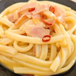 ささっとお手軽に食事を作りたいときにもぴったりそう!ペペロンチーノ風うどんレシピ!