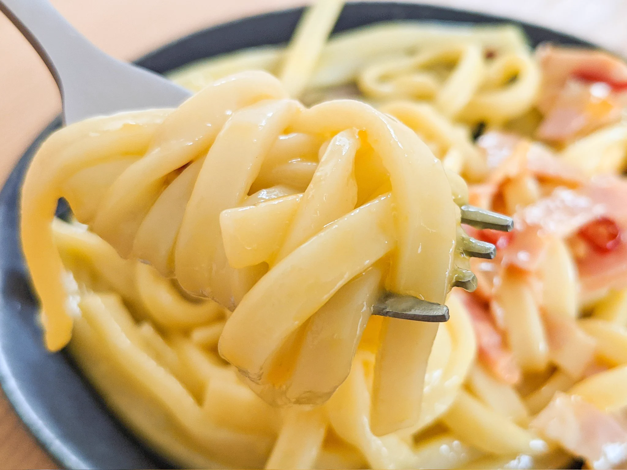 ささっとお手軽に食事を作りたいときにもぴったりそう！ペペロンチーノ風うどんレシピ！