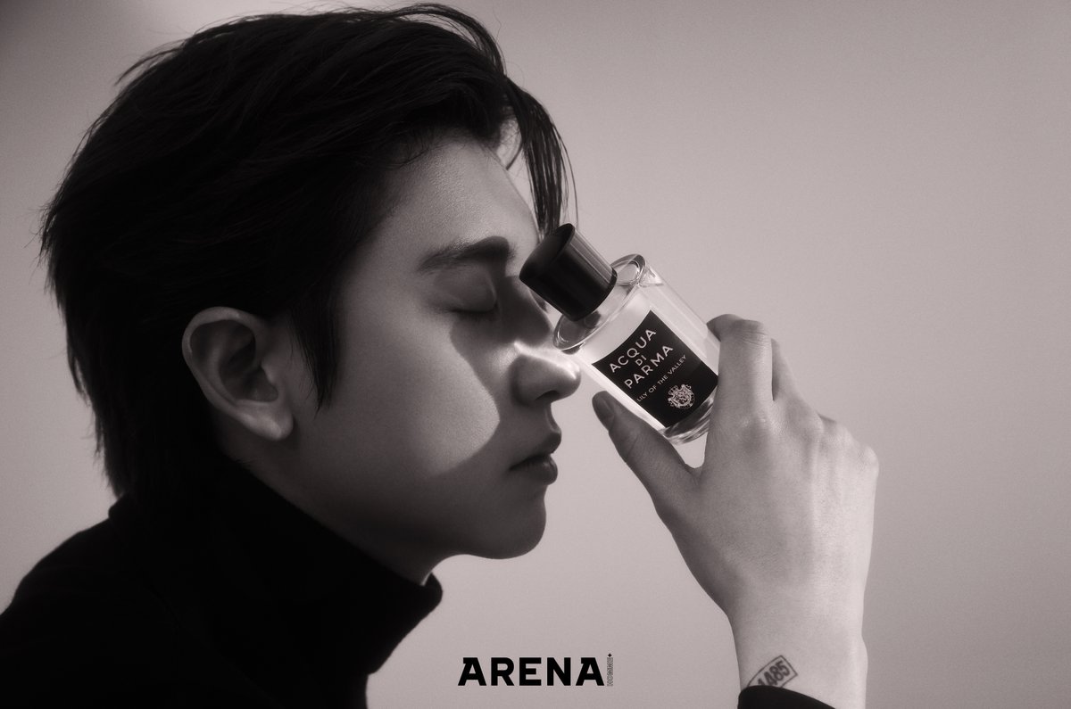 arenahommeplus's tweet photo. #제작지원 #찬열 의 가을. 블랙 수트를 입고 걸어 들어오는 그의 모습이 생생하네요. 그 날에는 #아쿠아디파르마 의 선명한 향으로 가득 채워졌고, 찬열을 감싼 이번 시즌 향들과 대체 불가한 분위기가 만들어졌죠. 그의 빛나는 순간을 <아레나> 10월호에서 만나보세요! #chanyeol #exo #acquadiparma https://t.co/VqQ79DjvDV