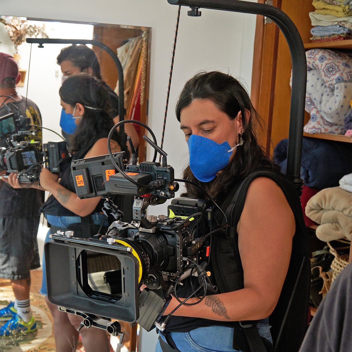anticenacurta's tweet photo. Equipe técnica em ação no primeiro dia de filmagens do curta-metragem Anticena em Brasília. Foto: Daniel Oliveira #anticena #curta #curtametragem #cinema #cinemanacional #cinemabrasileiro #cinemanegro #audiovisual #brasília #facdf https://t.co/REOzl5YJCR