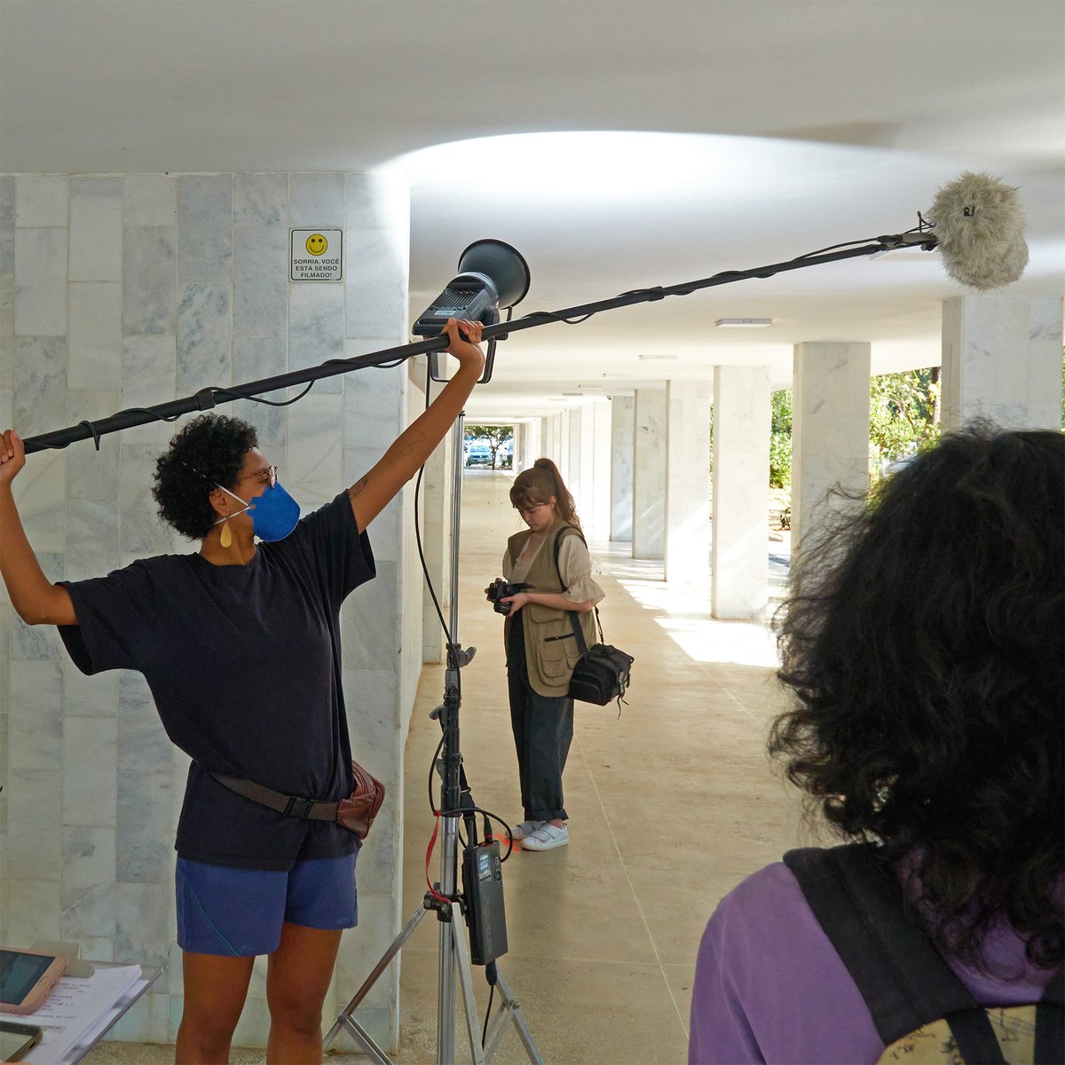 anticenacurta's tweet photo. Equipe técnica em ação no primeiro dia de filmagens do curta-metragem Anticena em Brasília. Foto: Daniel Oliveira #anticena #curta #curtametragem #cinema #cinemanacional #cinemabrasileiro #cinemanegro #audiovisual #brasília #facdf https://t.co/REOzl5YJCR