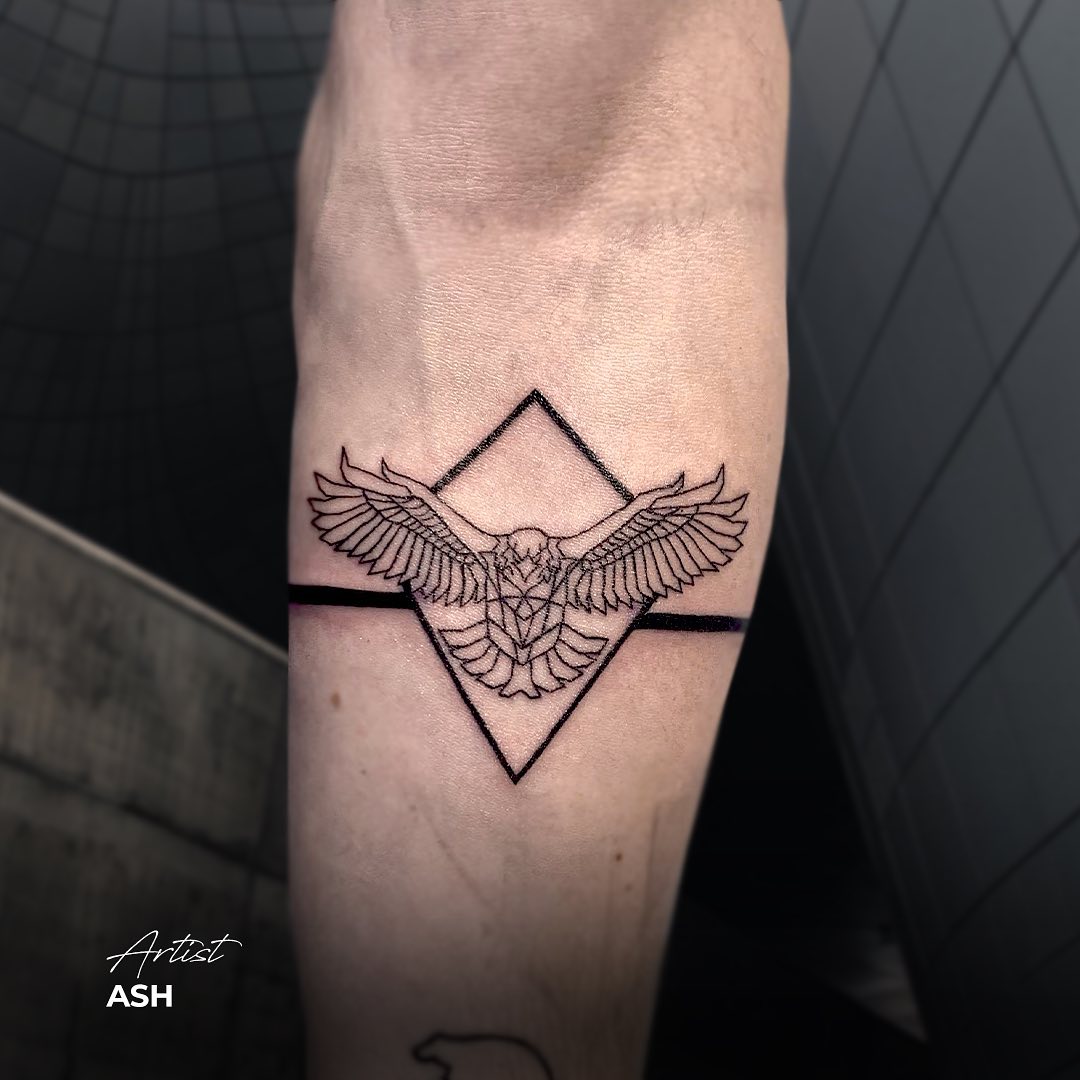 33 Geometric Tattoo Ideas for Men & Women in 2024