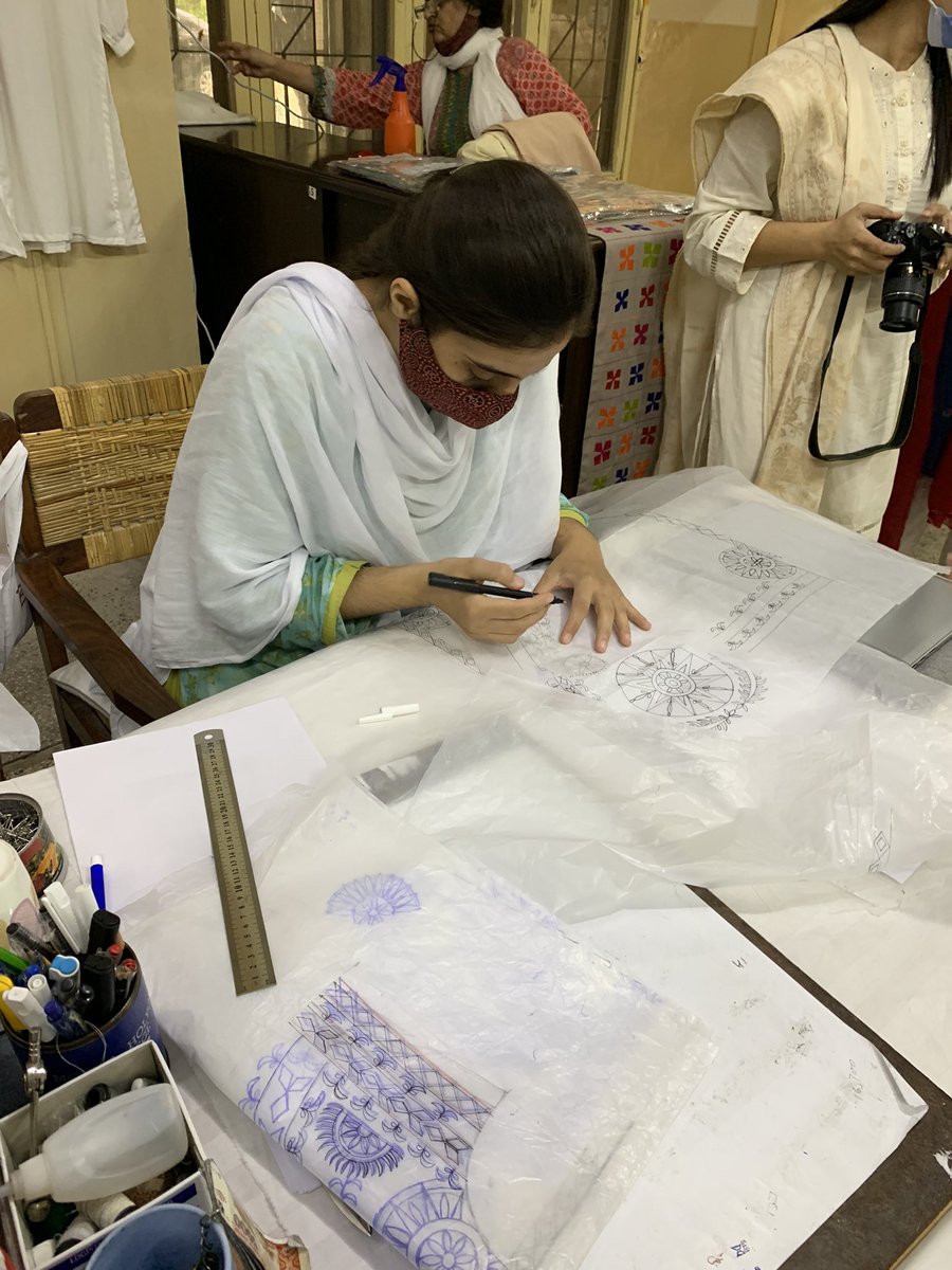 AKaminara's tweet photo. This WE visited the offices of #Behbud and saw the artisans. Learned ant the different types of embroidery - even got to do hand printing of fabric. Such a wealth of culture &amp; it empowers  women &amp; gives economic independence. Some have  been embroidering for several generations ! https://t.co/1koP98WEao