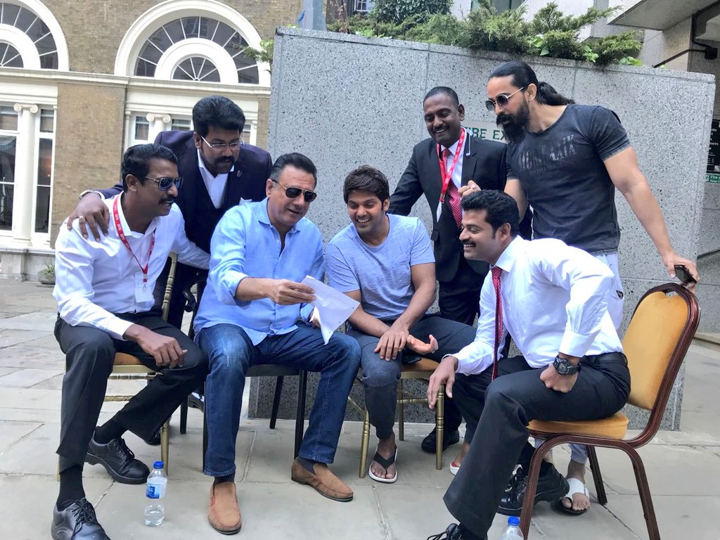 JaniChiragjani's tweet photo. Celebrating Two year of #Kaappaan
Thank you amigo's &amp; All The #anbanafans for making it BLOCKBUSTER 
 
Especially thanks to @anavenkat
Sir for Giving me ranjith for life time.

Missing you #kvanand sir

#2YearsOfKaappaan

@Suriya_offl @sayyeshaa @arya_offl @KiranDrk @thondankani https://t.co/Hh67Nt87v5