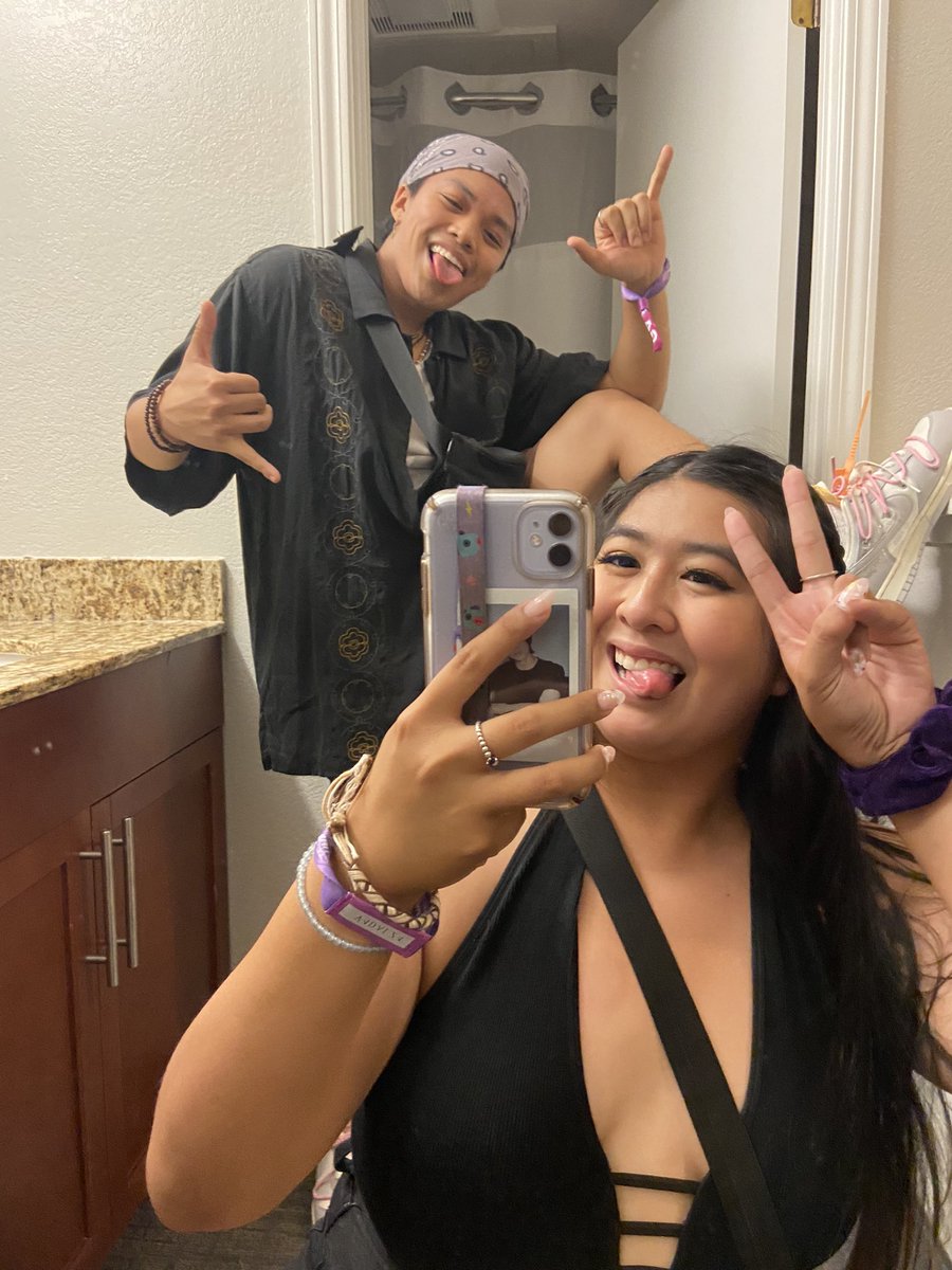 _jenelleybear_'s tweet photo. finally got to do something off of my bucket list 🥳✌️: 
- go to LIB during bday weekend ✅ 
(@teeheeclariciee @williamtr28 @kyle_brads) https://t.co/zQpXNw3wGe