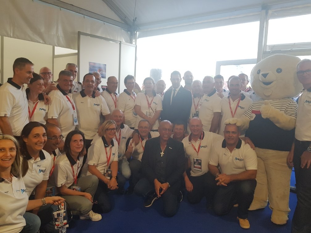 Le 20 septembre 2019, à l'occasion de sa venue au #CNSPF2019 à #Vannes, le ministre <a href="/CCastaner/">Christophe Castaner</a> nous a fait l'honneur de venir saluer l'équipe organisatrice du #COM2020 sur notre stand.
Un accueil chaleureux lui avait été réservé, à la hauteur de la réputation des sudistes 😎☀️.