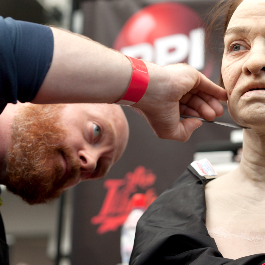 Warpaint_Mag's tweet photo. Top prosthetic makeup artist @sili_faces tells us what is in his SFX bag
https://t.co/Mo65z6ROM2
#warpaint_mag #WarpaintExtra #StuartBray #KitSaviours #SFXMakeup #ProstheticMakeup #ProstheticsArtist #Kryolan #TitanicFX #AlliedFX #Westmore #BattlesWithBitsOfRubber #ToddDebreceni https://t.co/hsTbYuUe2t