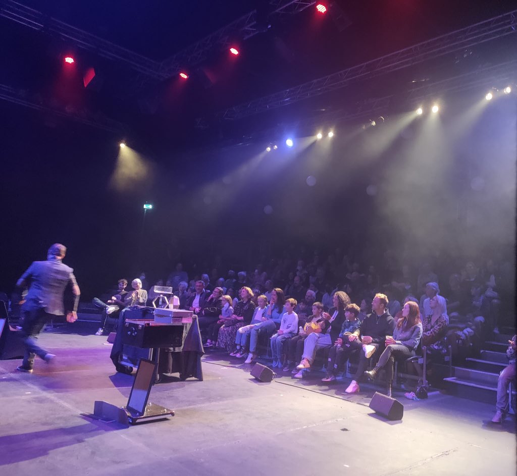 Hello London! Thanks for turning out to play this weekend. Lovely show. Great audience. Let’s do it All again soon. X <a href="/LdnWonderground/">London Wonderground</a> and do check out my pals <a href="/stamptown_/">S T A M P T O W N</a> <a href="/Abandoman/">Abandoman</a> and <a href="/tombracemagic/">Tom Brace</a> who all have upcoming shows at Earls Court in the coming days.