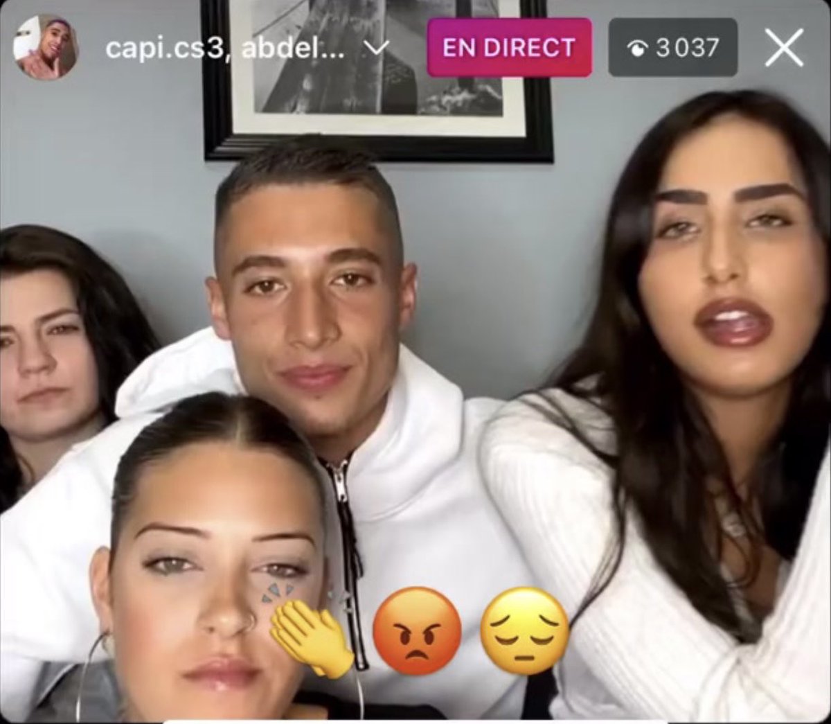 CapiCs3's tweet image. Levez là mains pour mon retour en live insta 😈🔞➡️