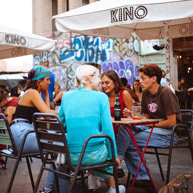 KinoBarcelona's tweet photo. ¡Aún nos queda verano para disfrutar de la terraza!
☀️☺️🍻
Summer is not over yet!
#terracelife #kinobcn #elraval #macbalife https://t.co/X4PcHgMWGl