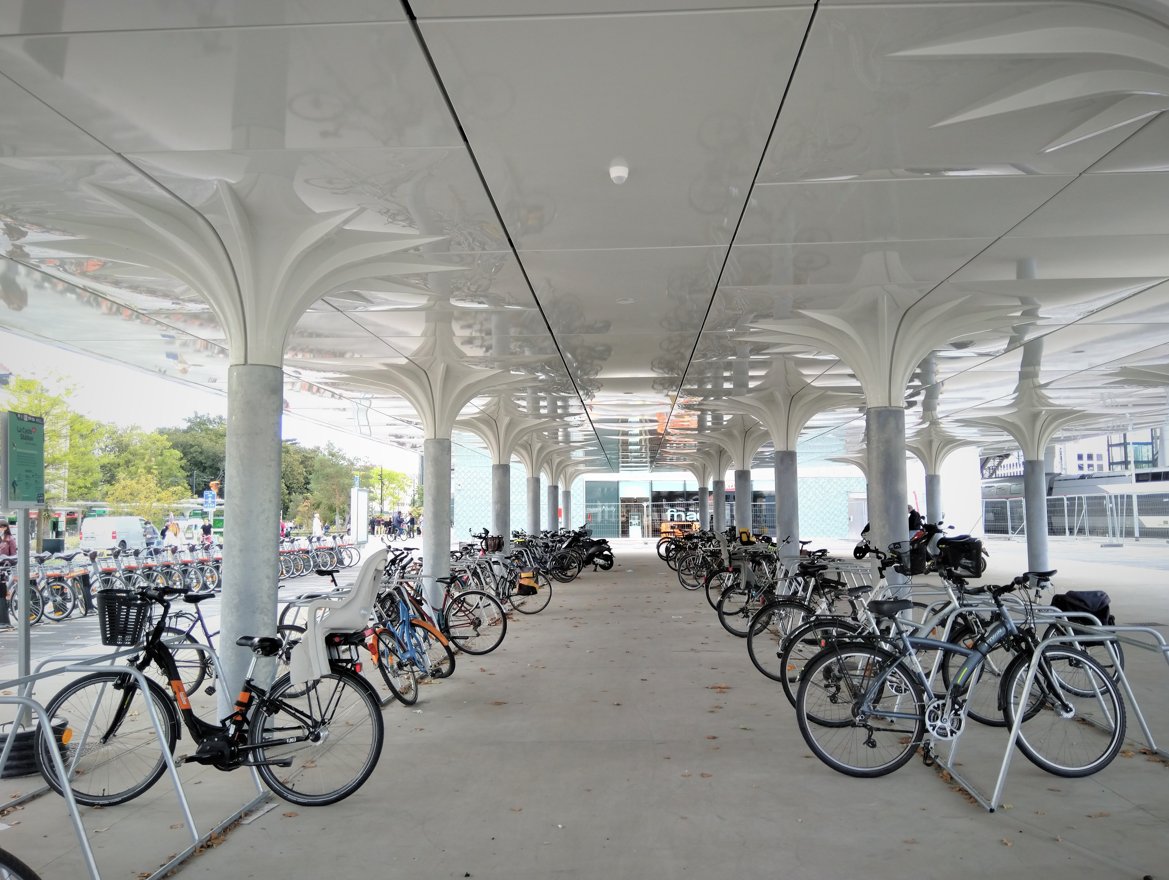 flolevillain's tweet image. Nantes Métropole (650 000 hab.🇫🇷) 

Petite visite de la cité (bretonne) des Ducs et aperçus des dernières nouveautés (réussies ou moins réussies) en matière d'urbanisme cyclable. 🚲 

THREAD ↩️ (1/14)