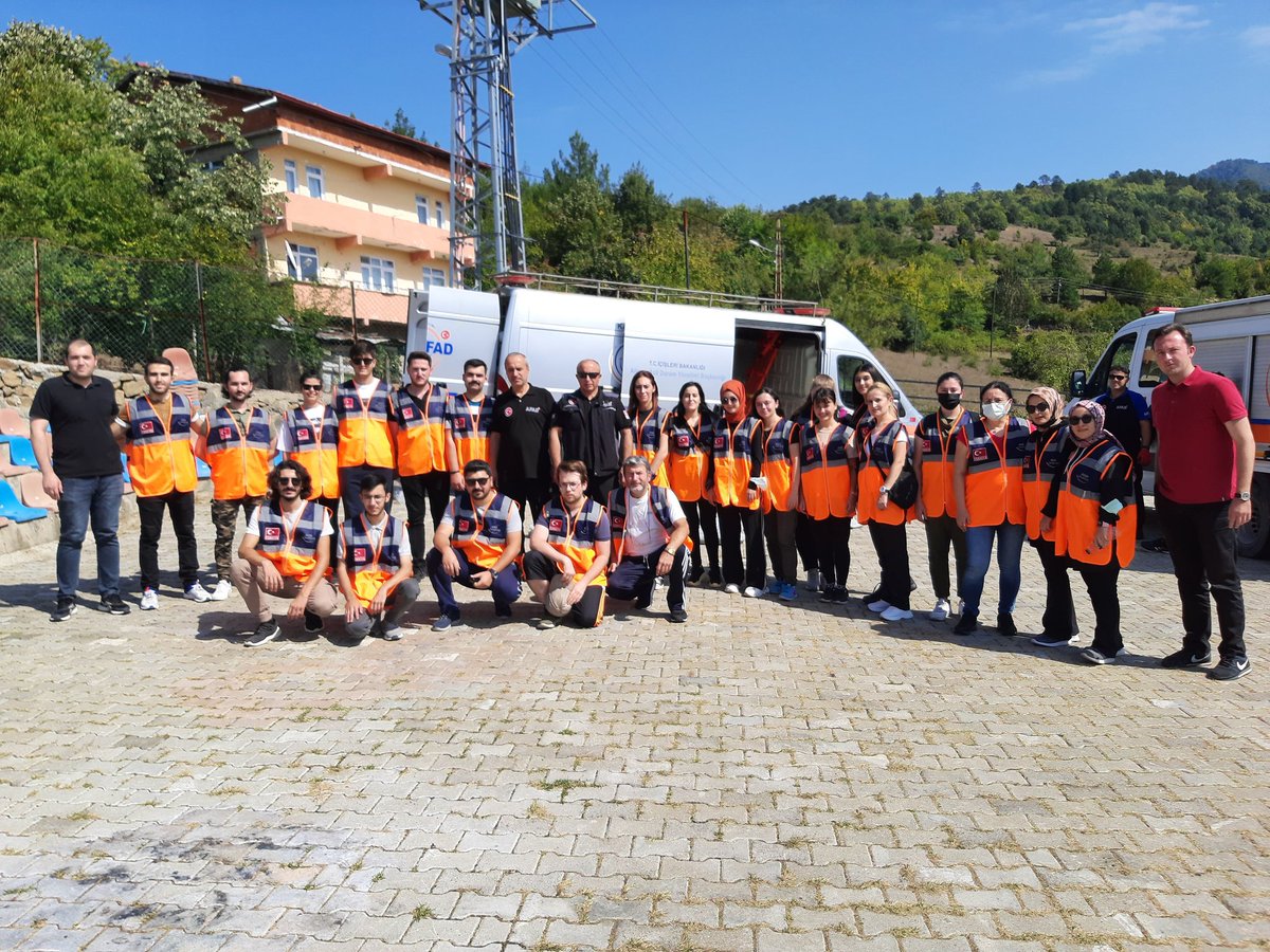 AfadKarabuk's tweet photo. Karabük 5. Grup AFAD Gönüllülerimiz ile 18-19 Eylül tarihlerinde Yenice Ihlamur Terasta 1 gece konaklamalı saha eğitimleri ve afet bilinci eğitimleri verilmiş, 10 km intikal yürüyüşü yapılmıştır. https://t.co/KcQt6lwZLA