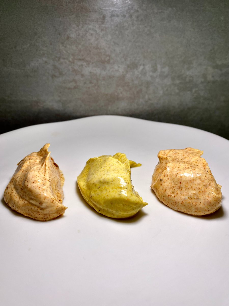 Trío de mayonesas para empezar la semana utilizando las especias de una forma sencilla, original y rápida. Usa las salsas más básicas y alíñalas con distintos currys y chiles, alucinarás con el resultado. 
Listas para tus mejores patatas fritas 😜
👉 youtu.be/tZTygItxbAM