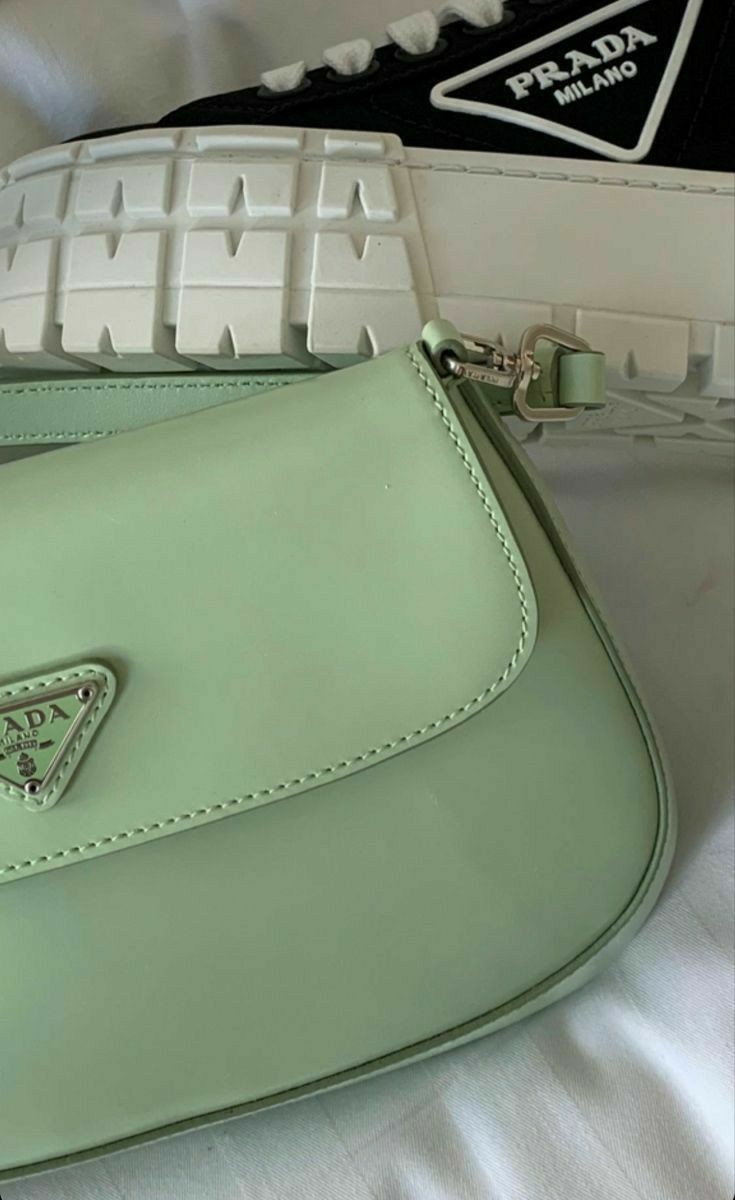 SanjanaHere_'s tweet photo. this colour 😍😍😍💚 https://t.co/5IqPiwVeW3