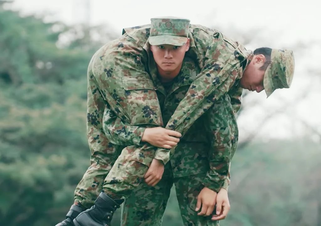 Twitter এ にゃいった 大阪 Sow Libra11 無理矢理立たせて 肩貸して降りて 消防車と救急車を待ちました 後で 人 担ぎ方 をググって ファイヤーマンズキャリー と 自分より体格の大きい者をファイヤーマンズキャリーで担ぎやすいやり方の レンジャー