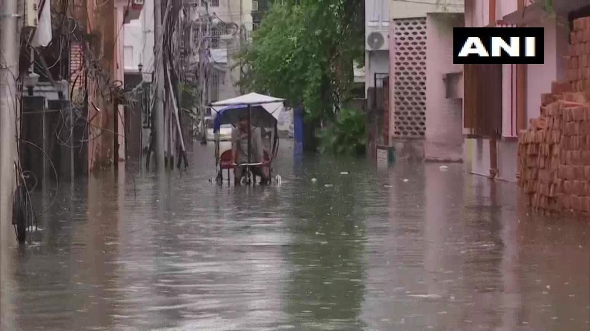 ANI's tweet photo. West Bengal | "This is a low-lying area of the city. There is no proper drainage system. People say that drainage got damaged because people throw garbage on roads," says a local of Lake Gardens area of Kolkata https://t.co/CSDeZWzxYk