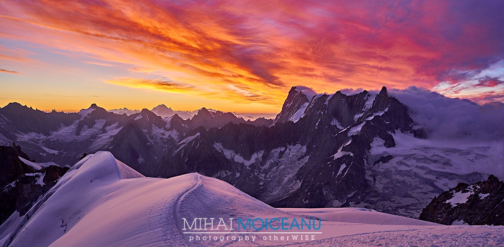 mihai_moiceanu's tweet photo. Grande Jorasse, Grand Combin, Matterhorn. O panorama de zile mari la rasarit pe Valee Blanche. #AcoperisulAlpilor #PhotoTOURcuMihaiMoiceanu #Chamonix #ValleBlanche #GrandJorasse #GrandCombin #DentDuGeant https://t.co/4sSXl1fdr8