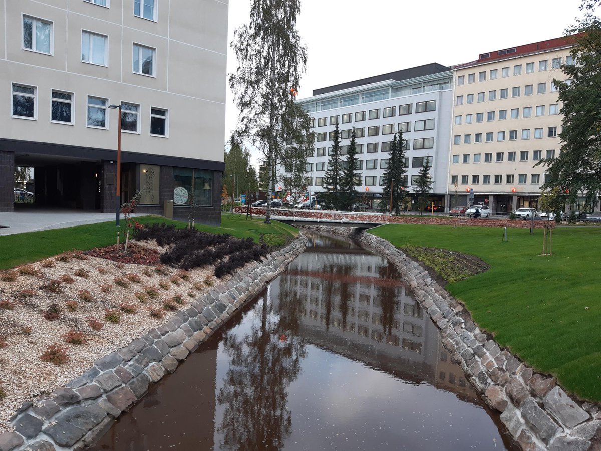 MerjaSivonen's tweet photo. Puistot ovat kaupunkien ❤️. Viimeisempänä merkittävimpänä puistosuunnitelmana @ramboll_fi #Oulu toimiston suunnittelijan pöydältä on lähtenyt Snellmanninpuiston suunnitelmat. Erityismaininta @DestiaOy :n kivimiehille - todella laadukasta työtä! https://t.co/znZvYmyhr3
