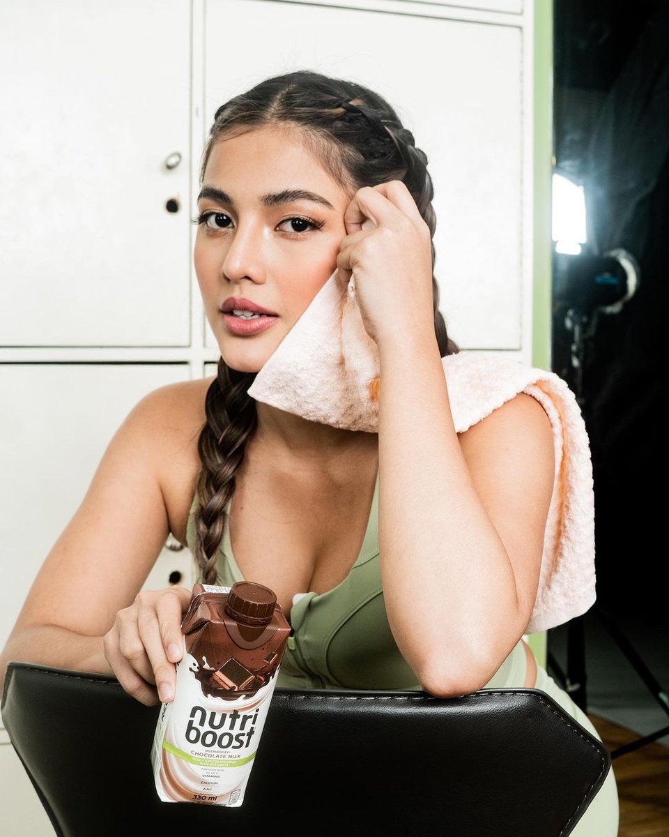 Imjanedeleon's tweet photo. Some may not realize this, but there's so many sides to me. So today, I thought of taking a break from everything going on to revisit all my other hobbies. How? I had @nutriboostph to help keep me ready  for everything! #GATAStayBoosted lagi for me time and work time 💚 https://t.co/7juLkFMyL2