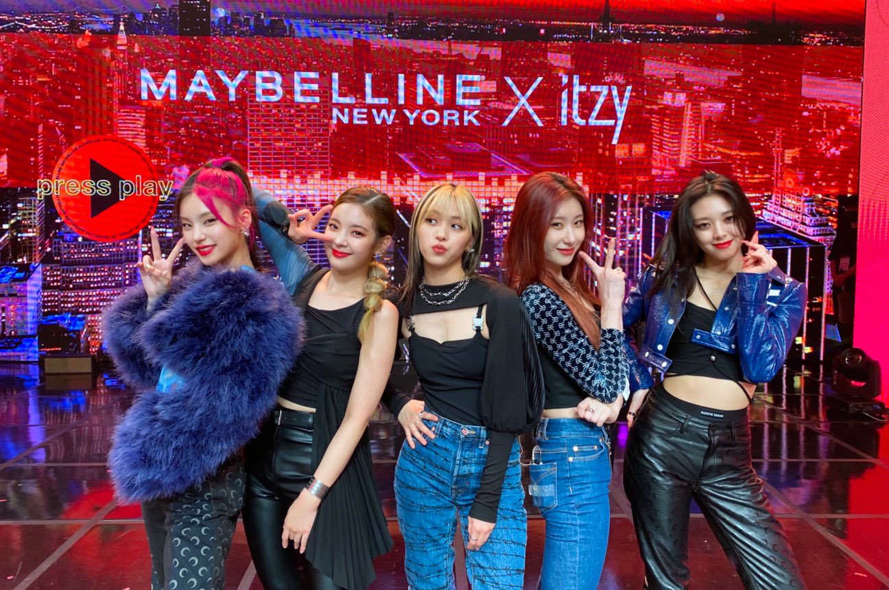 Wanna be itzy обложка. Itzy wannabe. Itzy cheshire album. Itzy instrumental. Itzy instrumental.