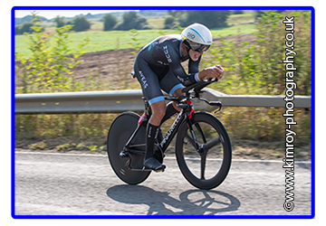 Angela Carpenter (...a3crg) and Richard Oakes (Ohten Aveas) put on dominant displays at the VTTA National 10 Mile Championship taking the men’s and women’s victories on scratch and handicap.

cyclingtimetrials.org.uk/race-report/21…
