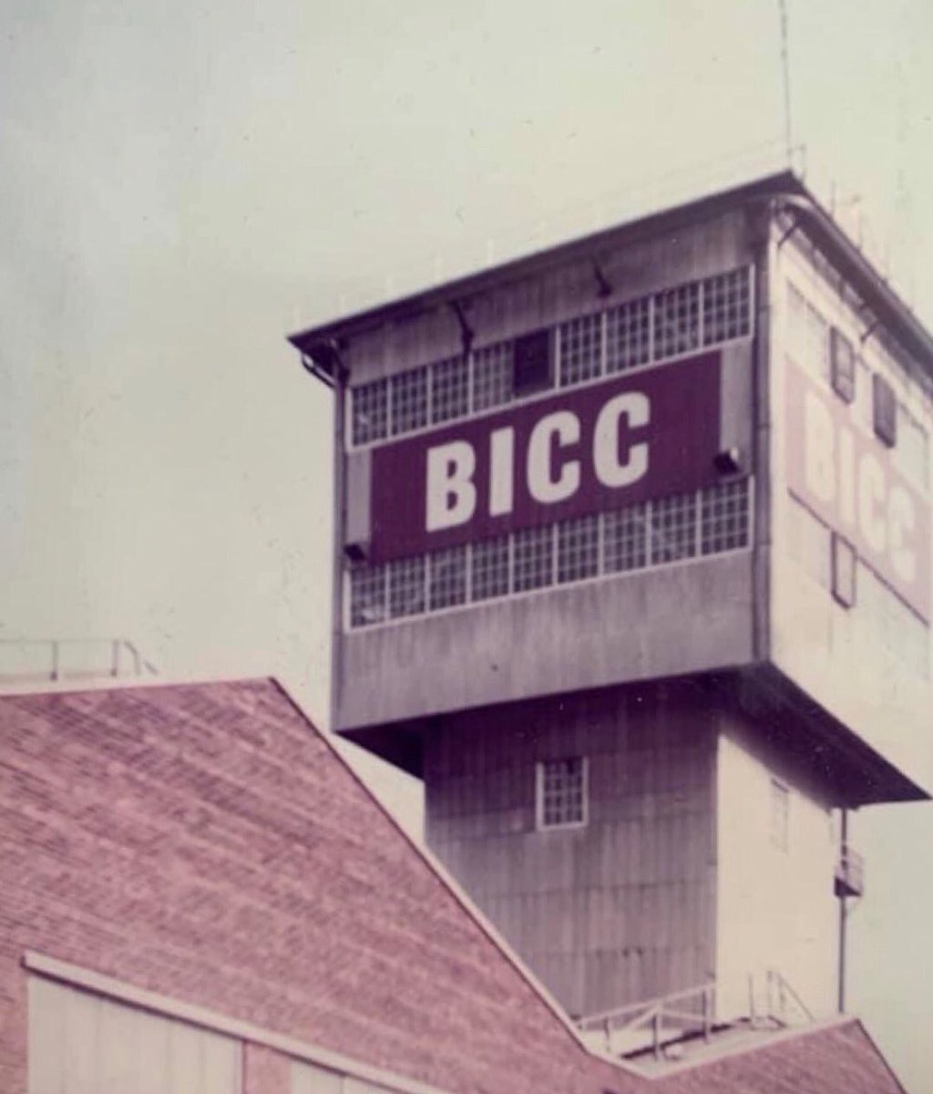 NoContextLeigh tweet media