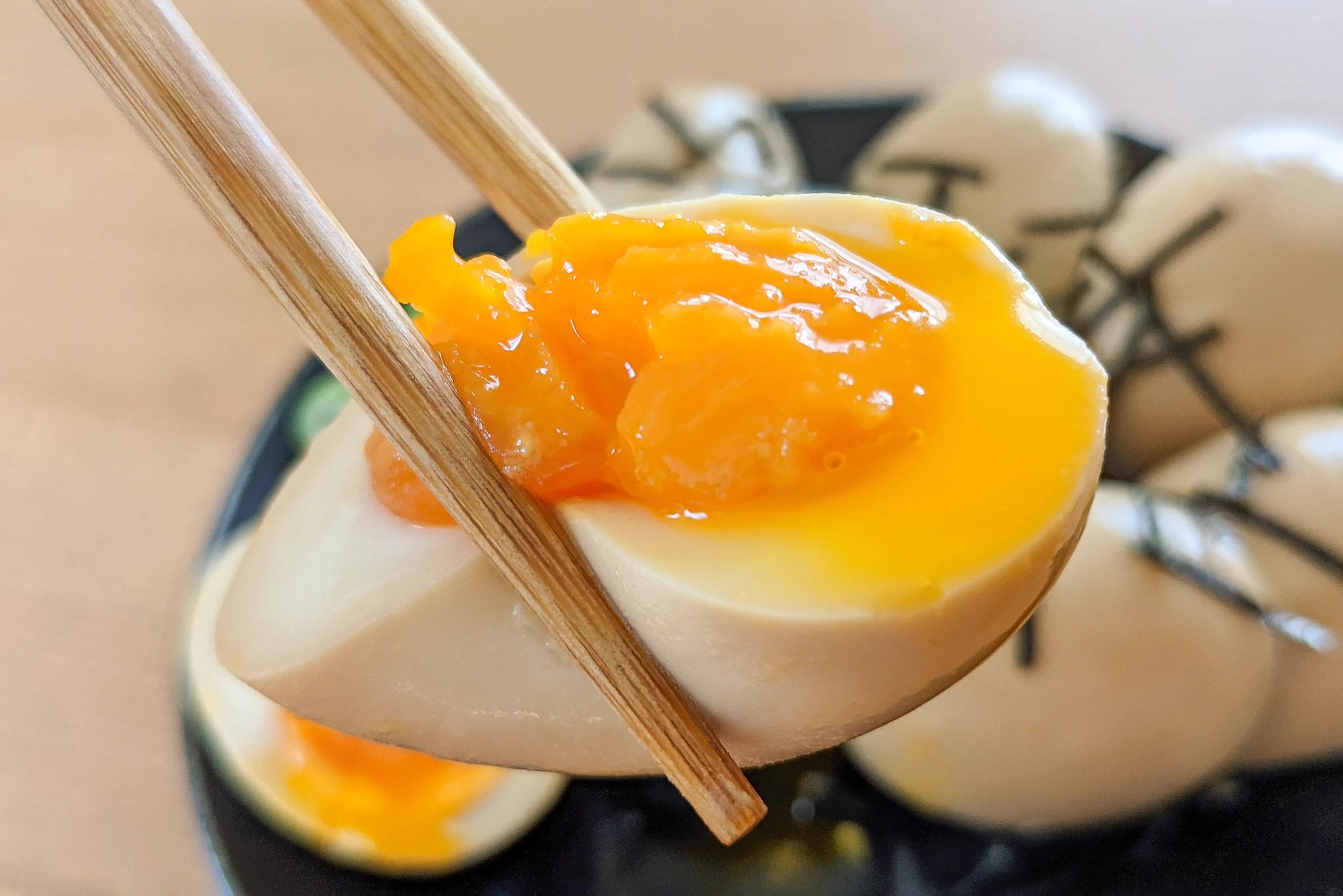 しっかりと味がしみしみしている。「究極のしょうゆ味玉」シンプルだけどうまい。