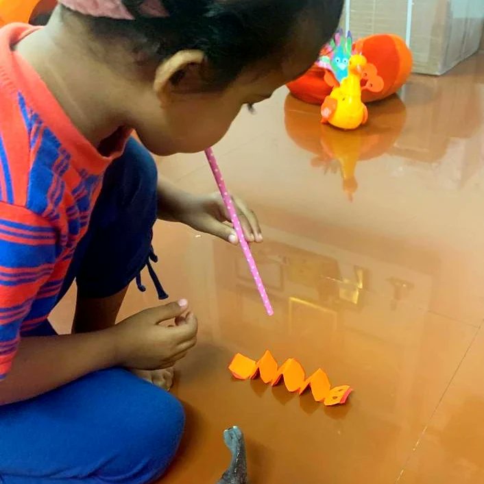 VaekkeEYFS's tweet image. Having FUN with their Racing Caterpillar. STEM activities that nurture Science, Technology, Engineering &amp;amp; Math interests in our Children. #Vaekkeeyfs #STEMActivitiesForKids #ScienceForChildren #FunScienceForKids #LogicalThinkingForKids #ProblemSolvingActivitiesForKids #HappyChild