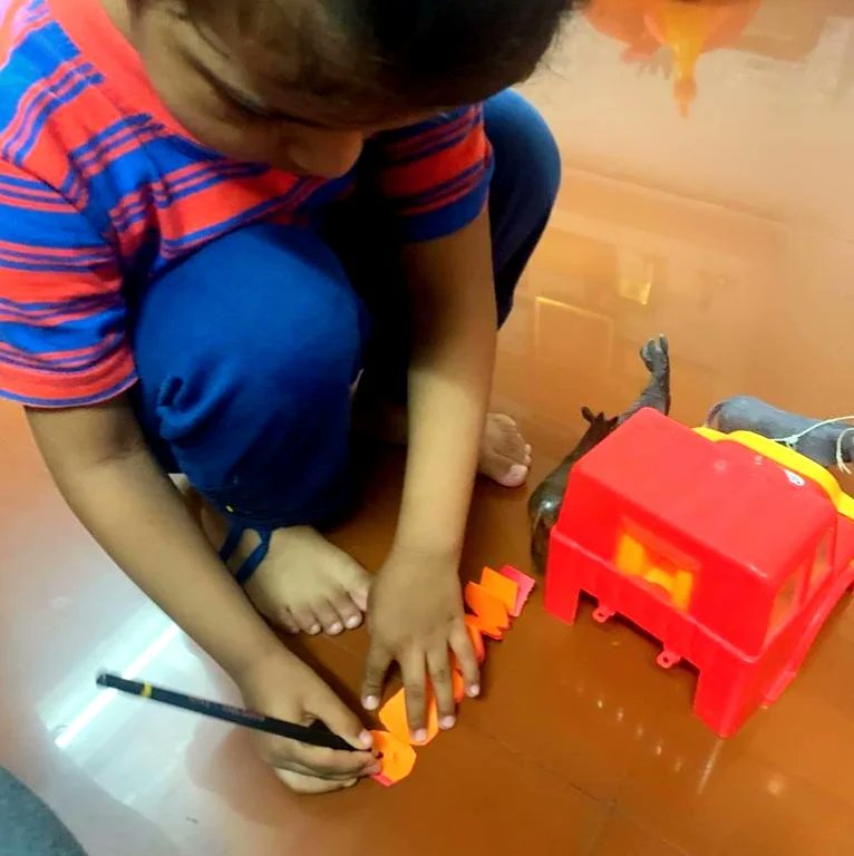 VaekkeEYFS's tweet image. Having FUN with their Racing Caterpillar. STEM activities that nurture Science, Technology, Engineering &amp;amp; Math interests in our Children. #Vaekkeeyfs #STEMActivitiesForKids #ScienceForChildren #FunScienceForKids #LogicalThinkingForKids #ProblemSolvingActivitiesForKids #HappyChild