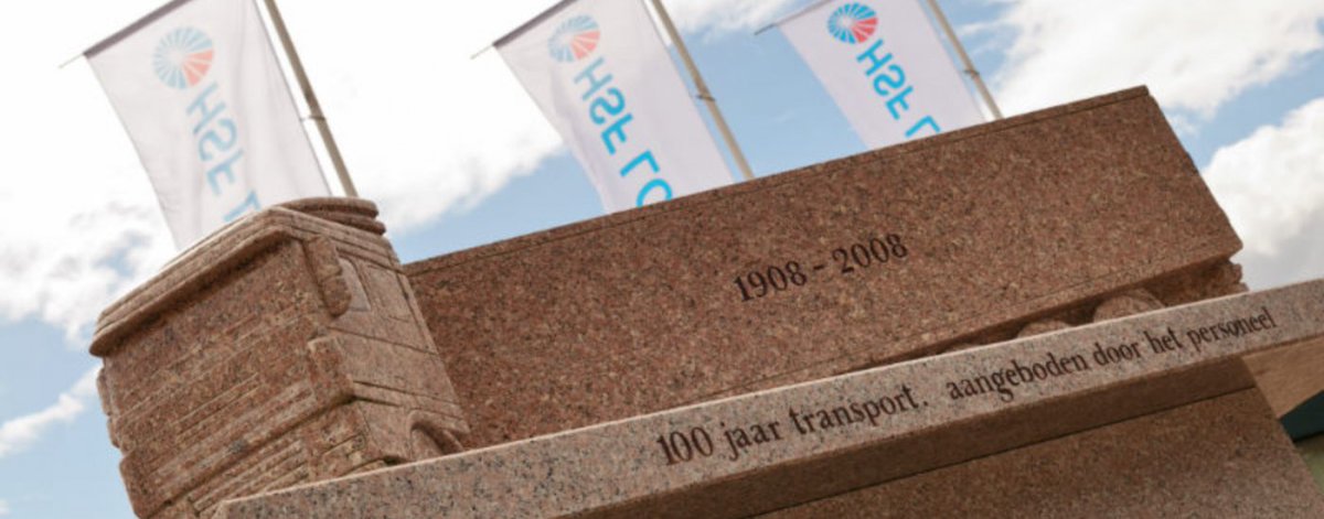 JansenVries's tweet image. In het kader van de #weekvanhetwerkgeluk mochten wij medewerkers van onze opdrachtgever HSF Logistics interviewen over werkgeluk. Wat betekent werkgeluk eigenlijk voor hen? Vandaag trappen we af met Herbert Vaartjes. 
Lees het interview op onze site: bit.ly/3kdYASW