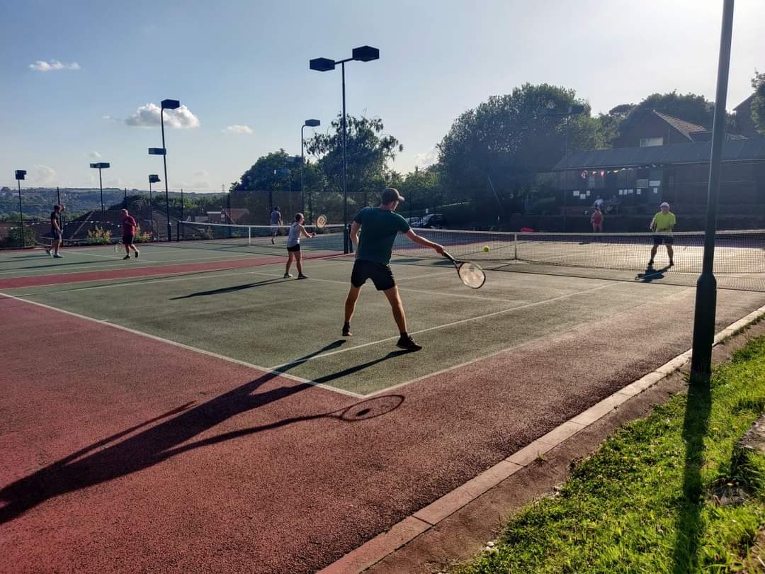 horsforthtennis's tweet photo. Monday evening tennis?
Look no further 🎾👇
https://t.co/nLRuWHCGdj https://t.co/Se2b1V6a6A