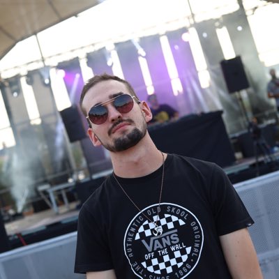 Reycharofficial's tweet photo. #NuevaFotoDePerfil https://t.co/VE2ScOUkVV