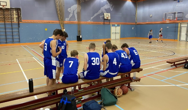 Na bijna jaar weer basketbalwedstrijden bij Basketiers ‘71 -  zevenaarpost.nl/nieuws/algemee…