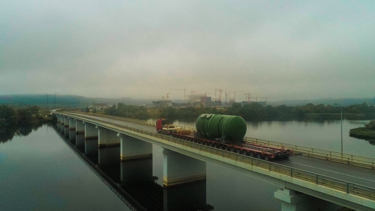 rosatom's tweet image. На строительную площадку Курской АЭС-2 доставлен корпус реактора ВВЭР-ТОИ для первого энергоблока