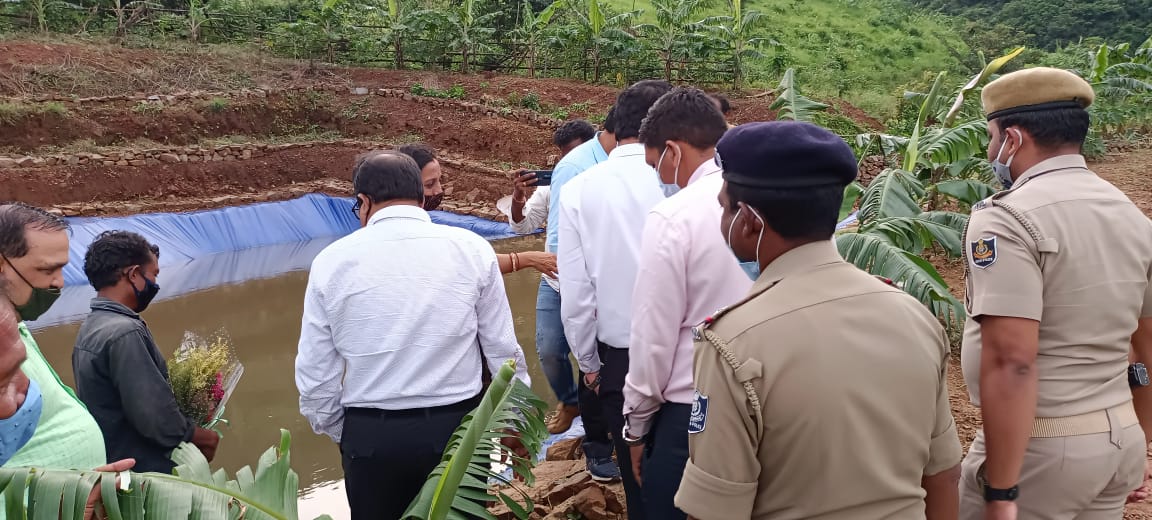 Recently on Dt 18.9.21 during tour to Koraput district, Sri Bishnupada Sethi, IAS, Principal Secretary to Govt. Deptt. of Revenue &amp; Disaster Management, I&amp;PR, Odisha cum DNO visited the farm pond of Basana Gamel of Janiguda village, GP- Kotiya and interacted with the beneficiary.