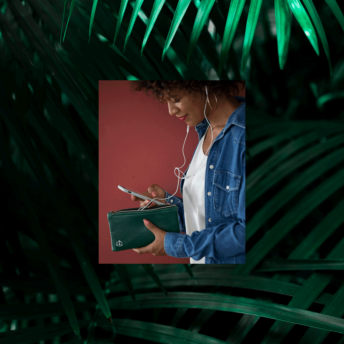 smateria's tweet photo. Our IKI collection is made of industrial packaging waste that would usually be burnt and released into the air that we breathe. We transform this plastic waste into a new and durable material for our IKI collection.

#iki #bagswithasoul #recycled #cambodia https://t.co/w979HBl4ei