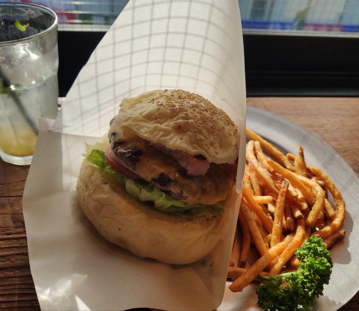 lithium_z's tweet photo. @Kuv_A @ChattyBurger I had the exact same one at their other shop in Kichijouji, Wakie Wakie. https://t.co/E4zN94uhBf