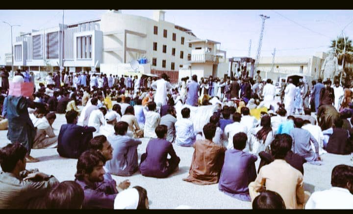 AbdulBasitChat1's tweet photo. Don't play with students future....      #WeRejectPmcMdcatTest2021 https://t.co/CS6eDzkGq4