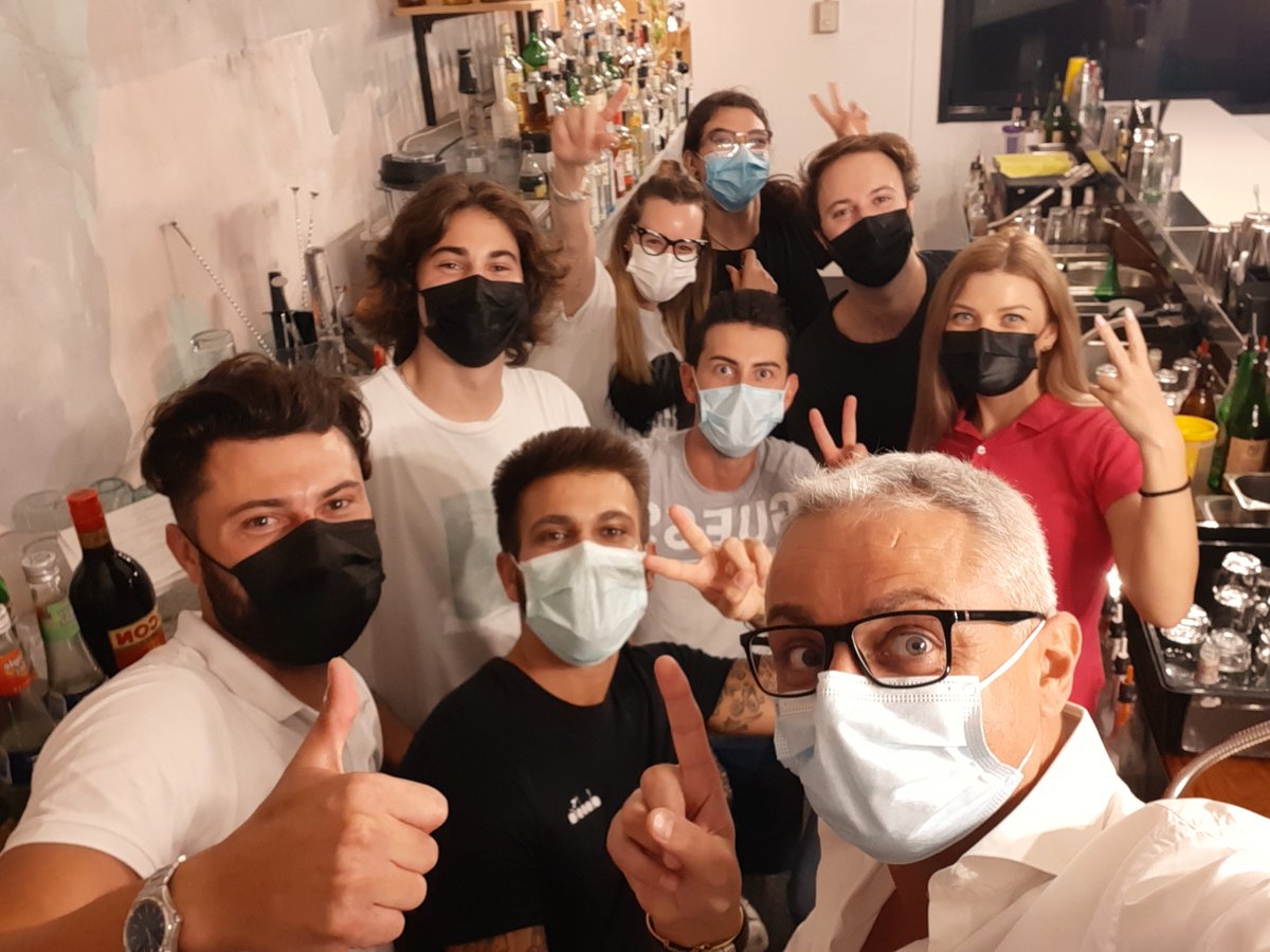flairtender_snc's tweet photo. Cos’è il successo?
Lasciare il mondo un po’ meglio di come lo si è trovato.
(Ralph Waldo Emerson)😉
...i ragazzi😍 del corso #bartender! 
🌎https://t.co/3ASDGSlQ0h 
☎️393/9788723
☎️393/9784300 
#corsi #flairtender #formazione #cosaspetti #job #opportunità https://t.co/tvRcA2Sl2K