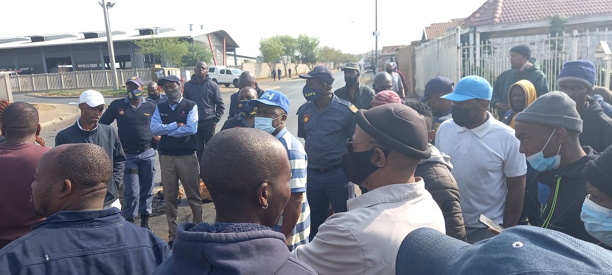 ShyninArmour's tweet photo. @Eskom_SA the road is closed and now @ReaVayaBus can't move. What now? https://t.co/kwrzuJmjXT