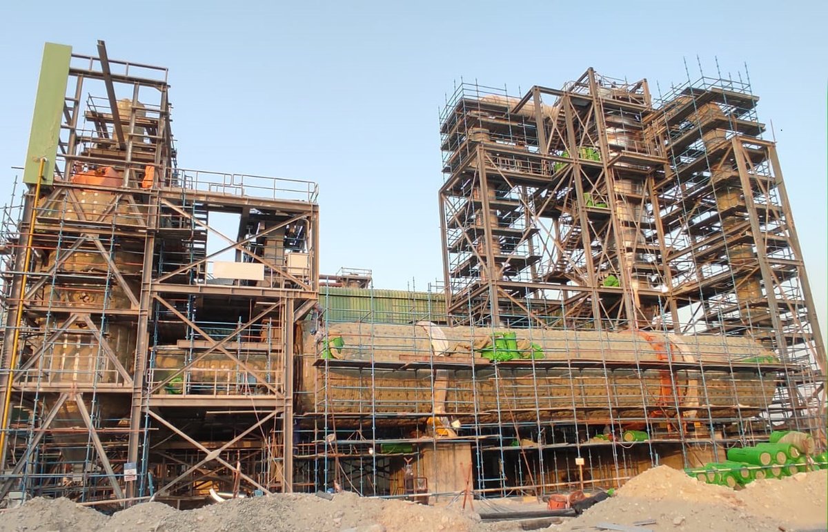 PolarSpec's tweet image. Our team is busy carrying out insulation &amp;amp; cladding works for this exciting project!

The work is being carried out on the drum dryer &amp;amp; auxiliaries, combustion chamber &amp;amp; hot oil thermal pipes between the energy plant, pump room &amp;amp; to press.
#CombustionChamber
#HotPiping
#DrumDryer