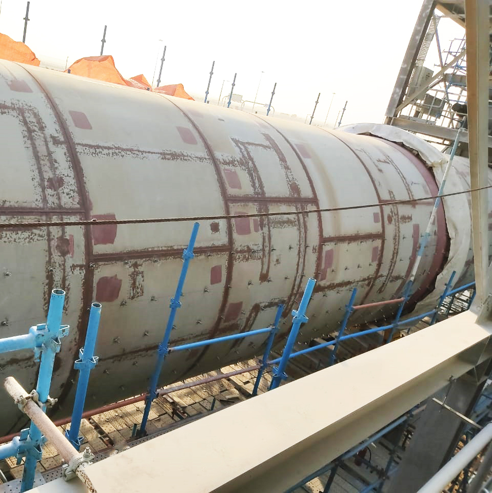 PolarSpec's tweet image. Our team is busy carrying out insulation &amp;amp; cladding works for this exciting project!

The work is being carried out on the drum dryer &amp;amp; auxiliaries, combustion chamber &amp;amp; hot oil thermal pipes between the energy plant, pump room &amp;amp; to press.
#CombustionChamber
#HotPiping
#DrumDryer