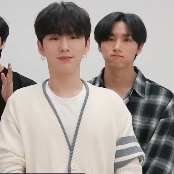 kiihyunpics's tweet photo. ♡ happy chuseok 🌙✨
#기현 #아이엠 #KIHYUN #IM 
#CHANGKYUN @OfficialMonstaX https://t.co/f3oAK1IRYD